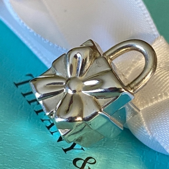 Tiffany & Co Gift Box Lock charm excellent 925 silver box bracelet necklace - Picture 9 of 10
